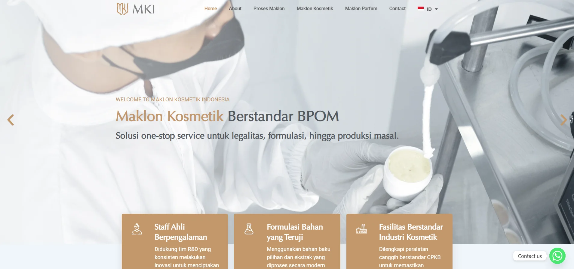 Homepage of a cosmetic manufacturing service, featuring a laboratory setup and information about legal and production services.